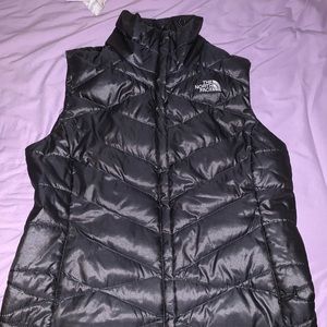Black north face vest